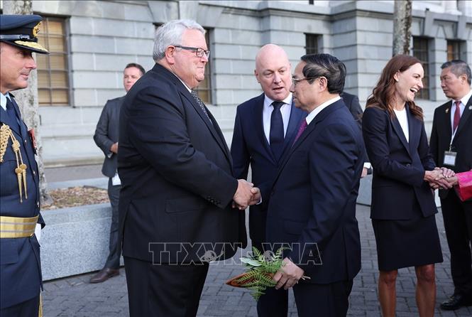 New Zealand Prime Minister Christopher Luxon chairs the welcome ceremony for Vietnamese Prime Minister Pham Minh Chinh. VNA Photo: Dương Giang