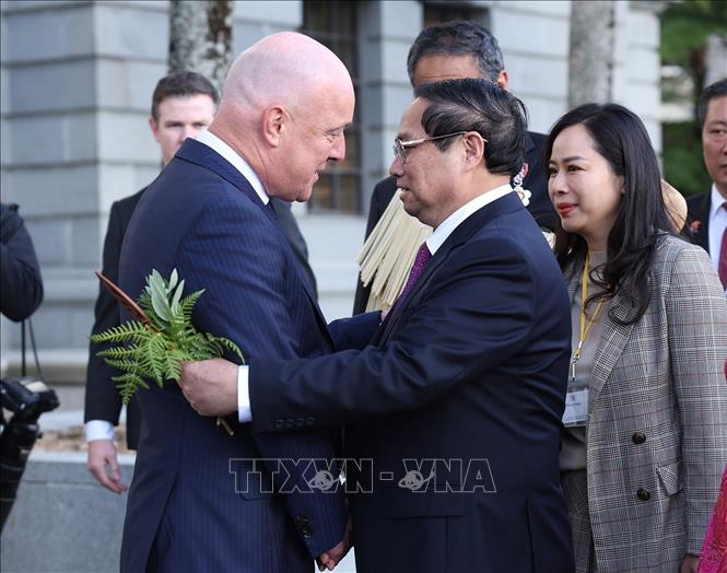 New Zealand Prime Minister Christopher Luxon welcomes Vietnamese Prime Minister Pham Minh Chinh. VNA Photo: Dương Giang