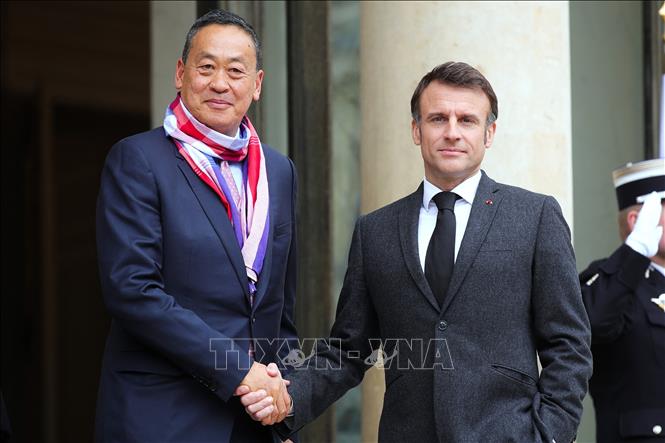 Thủ tướng Thái Lan Srettha Thavisin (trái) và Tổng thống Pháp Emmanuel Macron tại cuộc gặp ở Paris ngày 11/3/2024. Ảnh: AFP/TTXVN