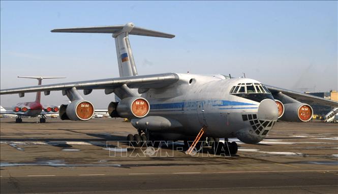 Máy bay vận tải Ilyushin IL-76 của Nga tại sân bay thủ đô Moskva. Ảnh: AFP/TTXVN 