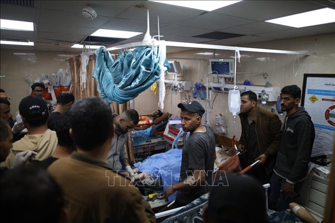 Điều trị cho người Palestine bị thương trong xung đột tại bệnh viện ở Dải Gaza, ngày 9/3/2024. Ảnh: THX/TTXVN
