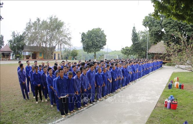 Học viên của trại bắt đầu ngày mới từ khoảng hơn 5 giờ sáng để thức dậy tập thể dục, ăn sáng, trước khi phân thành các nhóm đi lao động. Ảnh: Tuấn Anh - TTXVN 
