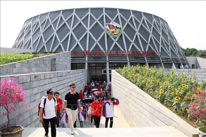 Bảo tàng Chiến thắng lịch sử Điện Biên Phủ, thu hút đông đảo lượng du khách đến tham quan. Ảnh: Phan Quân - TTXVN