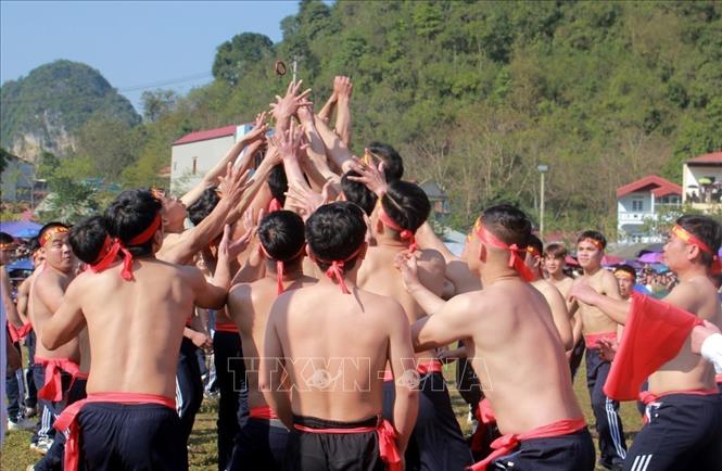 Lễ hội tranh đầu pháo ở thị trấn Quảng Uyên (Quảng Hòa, Cao Bằng). Ảnh: TTXVN phát