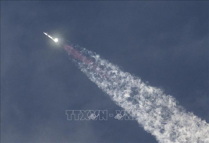 Tên lửa đẩy Super Heavy mang theo tàu vũ Starship không người lái của SpaceX rời bệ phóng tại Boca Chica, Texas, Mỹ, ngày 14/3/2024. Ảnh: AFP/TTXVN