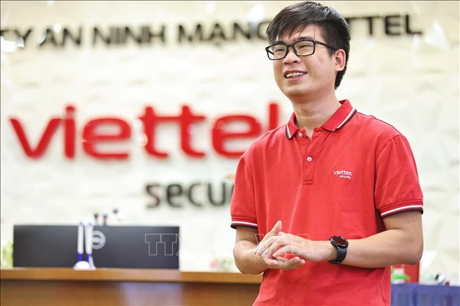Chuyên gia bảo mật Viettel Nguyễn Tuấn Anh hiện là kỹ sư của Trung tâm Dịch vụ An toàn thông tin, Công ty An ninh mạng Viettel. Ảnh: Minh Đức - TTXVN