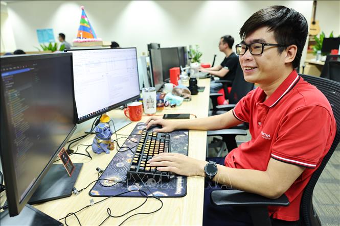 Chuyên gia bảo mật Viettel Nguyễn Tuấn Anh hiện là kỹ sư của Trung tâm Dịch vụ An toàn thông tin, Công ty An ninh mạng Viettel. Ảnh: Minh Đức - TTXVN