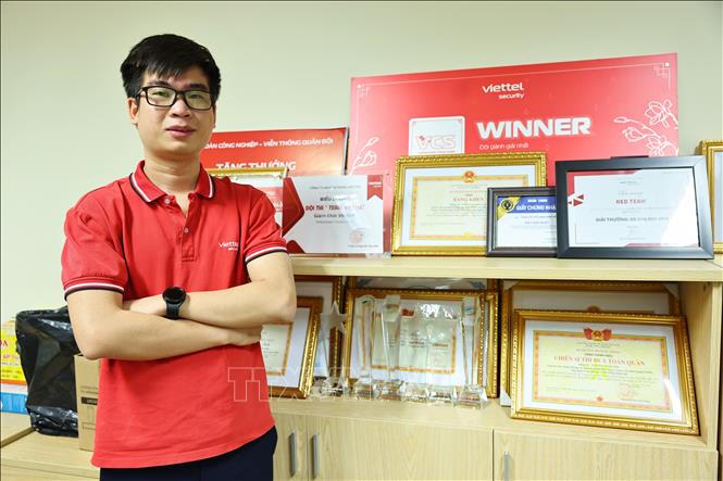 Chuyên gia bảo mật Viettel Nguyễn Tuấn Anh hiện là kỹ sư của Trung tâm Dịch vụ An toàn thông tin, Công ty An ninh mạng Viettel. Ảnh: Minh Đức - TTXVN