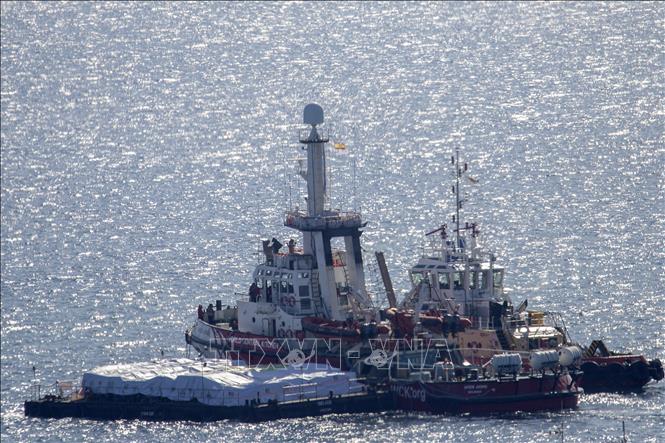 Tàu chở hàng viện trợ nhân đạo cho Dải Gaza khởi hành từ cảng Larnaca, CH Cyprus ngày 12/3/2024. Ảnh: THX/TTXVN