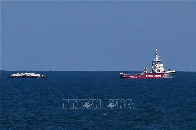 Tàu chở hàng viện trợ nhân đạo cho Dải Gaza khởi hành từ cảng Larnaca, CH Cyprus ngày 15/3/2024. Ảnh: AFP/TTXVN