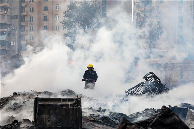 Hiện trường vụ hỏa hoạn tại xưởng phim Al-Ahram Studio ở quận Giza, Cairo, Ai Cập, ngày 16/3/2024. Ảnh: AFP/TTXVN