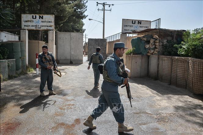 (Tư liệu) Lực lượng an ninh gác bên ngoài văn phòng của phái bộ Liên hợp quốc tại Afghanistan (UNAMA) tại Guzara, tỉnh Herat, Afghanistan, ngày 31/7/2021. Ảnh: AFP/TTXVN