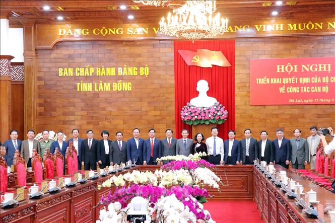 Ban Thường vụ Tỉnh ủy Lâm Đồng ra mắt Quyền Bí thư Tỉnh ủy. Ảnh: Chu Quốc Hùng - TTXVN