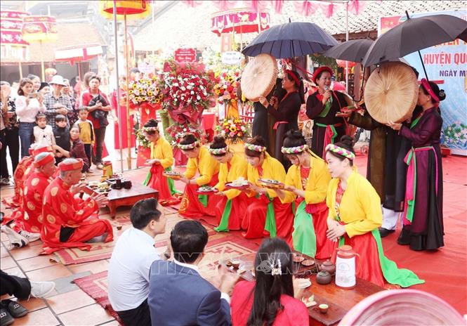 Lễ hội tri ân công đức của Tướng quân Lý Phục Man. Ảnh: TTXVN phát