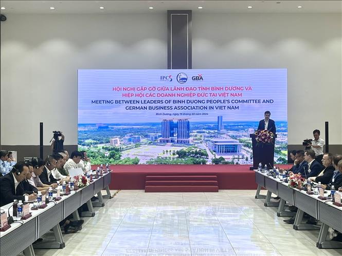 Leaders of the southern province of Binh Duong, a magnet for foreign direct investment in Vietnam, has a meeting with representatives from the German Business Association in Vietnam on March 19. VNA Photo: Huyền Trang