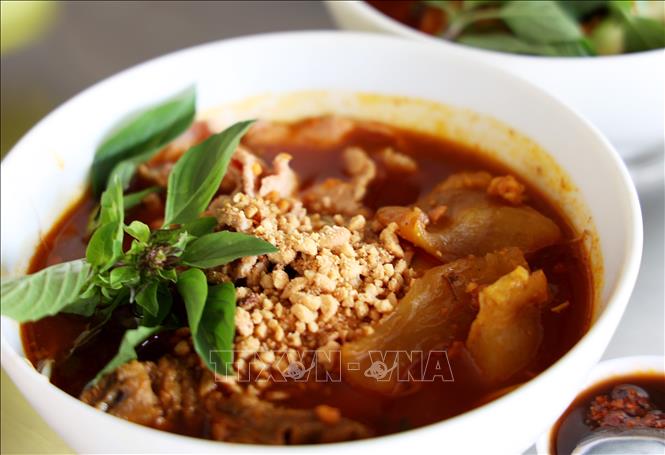 Hu tieu sa te has intense colours because of its sauté and beef broth, but not really spicy. VNA Photo: Hồng Đạt