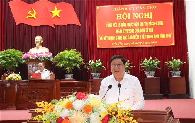 Phó Bí thư Thường trực Thành ủy, Chủ tịch HĐND thành phố Cần Thơ Phạm Văn Hiểu phát biểu tại Hội nghị. Ảnh: Ngọc Thiện- TTXVN. 