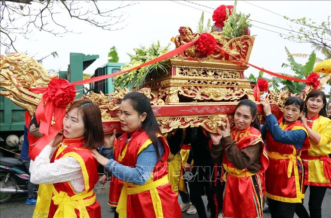 Màn rước kiệu tại lễ hội. Ảnh: Thái Thuần - TTXVN