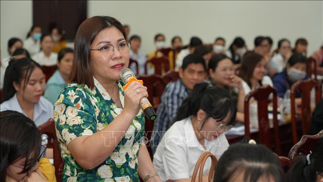 Đại diện doanh nghiệp trên địa bàn tỉnh Tây Ninh đối thoại trực tiếp với lãnh đạo Cục Thuế. Ảnh: Minh Phú - TTXVN