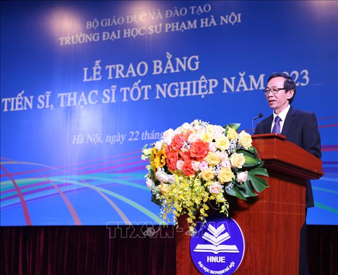 GS.TS Nguyễn Văn Minh, Hiệu trưởng Trường đại học Sư phạm Hà Nội phát biểu chúc mừng các tân Tiến sĩ, Thạc sĩ. Ảnh: Thanh Tùng - TTXVN
