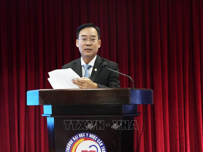 PGS.TS. Nguyễn Văn Lâm – Phó Hiệu trưởng Trường Đại học Y Dược Cần Thơ phát biểu tại Hội nghị. Ảnh: Ánh Tuyết - TTXVN