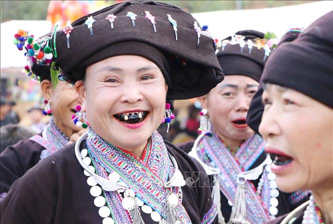 Người già lớn tuổi dân tộc Lào ở xã Nà Tăm, huyện Tam Đường, tỉnh Lai Châu thường nhuộm răng đen. Ảnh: Nguyễn Oanh-TTXVN