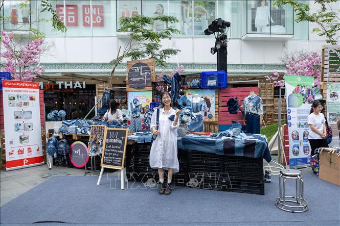 Gian hàng trải nghiệm của doanh nghiệp Mèo Tôm handmade. Ảnh: Trần Đức Minh – TTXVN phát