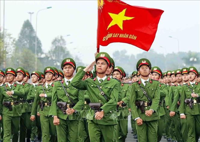 Khối sỹ quan Cảnh sát nhân dân tập luyện diễu binh. Ảnh: Phạm Kiên - TTXVN