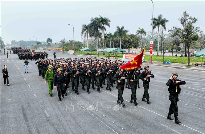 Phần diễu binh của công an có sự tham gia đầy đủ các lực lượng với hơn 1.325 chiến sỹ, chia thành 11 khối, đang tập luyện tại 3 địa điểm. Ảnh: Phạm Kiên - TTXVN