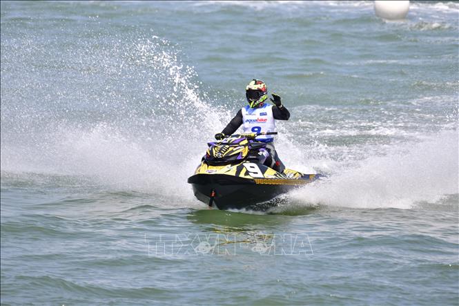 Racers join in the UIM-ABP Aquabike World Championship  VNA Photo by courtesy