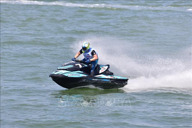 Racers join in the UIM-ABP Aquabike World Championship. VNA/Photo by courtesy