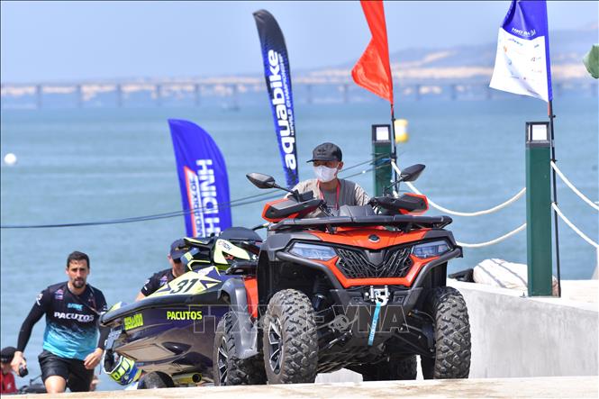 Racers join in the UIM-ABP Aquabike World Championship. VNA/Photo by courtesy