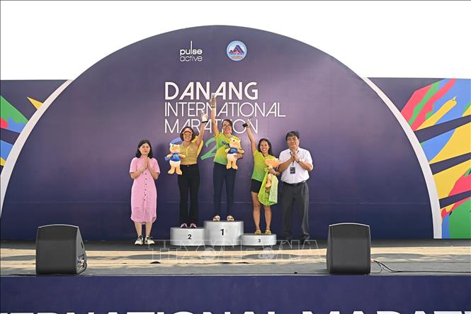 Three Vietnamese women win the women's 42km marathon category. VNA Photo