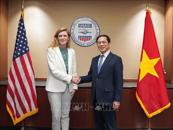 Bộ trưởng Ngoại giao Bùi Thanh Sơn gặp Tổng Giám đốc Cơ quan phát triển quốc tế Hoa Kỳ Samantha Power. Ảnh: Kiều Trang - PV TTXVN tại Hoa Kỳ