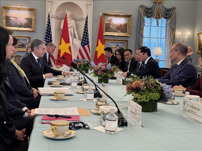 Bộ trưởng Ngoại giao Bùi Thanh Sơn và Bộ trưởng Ngoại giao Hoa Kỳ Antony Blinken tại cuộc đối thoại. Ảnh: Kiều Trang - PV TTXVN tại Hoa Kỳ