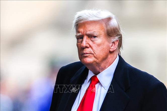 Cựu Tổng thống Mỹ Donald Trump sau khi dự phiên tòa tại New York ngày 25/3/2024. Ảnh: AFP/TTXVN