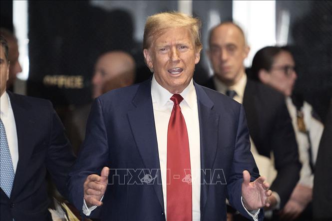 Cựu Tổng thống Mỹ Donald Trump sau khi dự phiên tòa tại New York ngày 25/3/2024. Ảnh: AFP/TTXVN