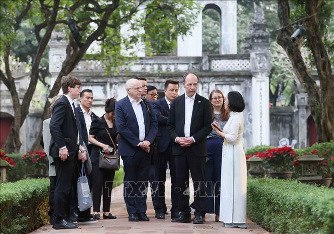 Speaker of the Parliament of Finland Jussi Halla-aho visits the Temple of Literature. VNA Photo: An Đăng