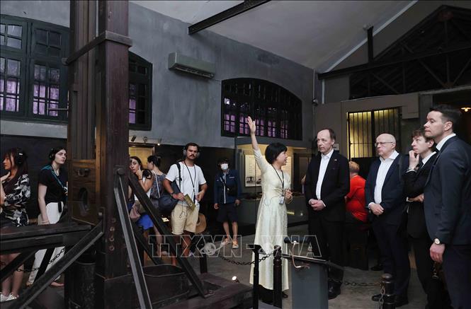 Speaker of the Parliament of Finland Jussi Halla-aho visits Hoa Lo prison relic in Hanoi. VNA Photo: An Đăng