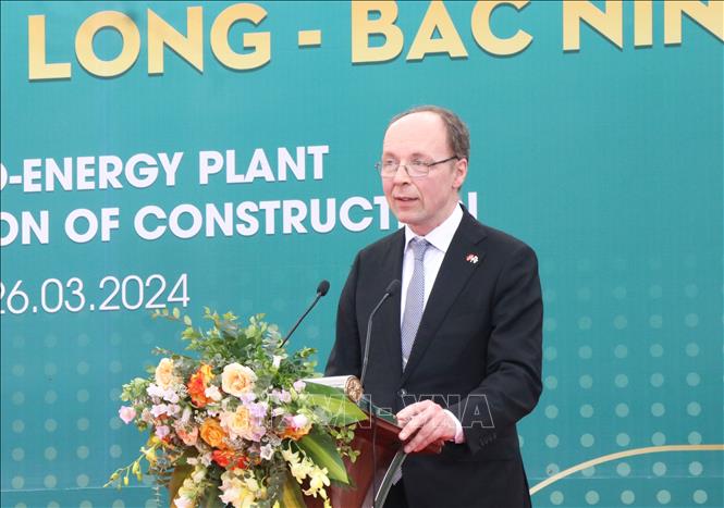 Speaker of the Parliament of Finland Jussi Halla-aho speaks at a ceremony marking the completion of Thang Long - Bac Ninh waste-to-energy plant project. VNA Photo: Thanh Thương