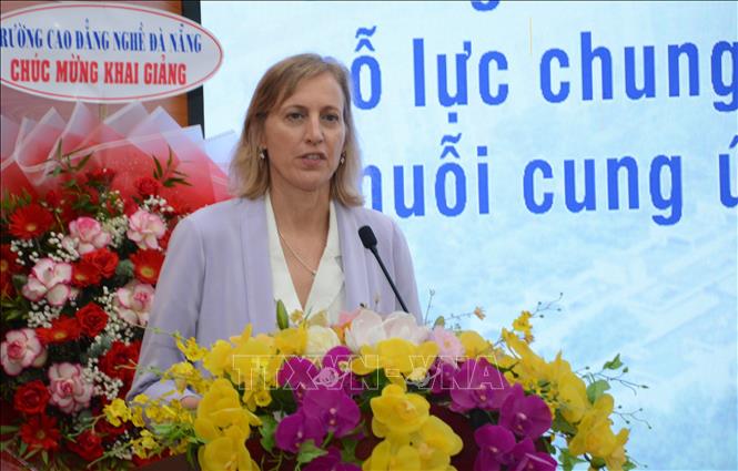US Consul General in Ho Chi Minh City Susan Burns speaks at the training course's launching ceremony. VNA Photo: Văn Dũng