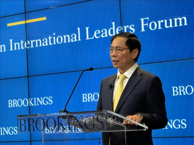 Bộ trưởng Ngoại giao Bùi Thanh Sơn phát biểu tại Viện Brookings. Ảnh: Đoàn Hùng - P/v TTXVN tại Mỹ