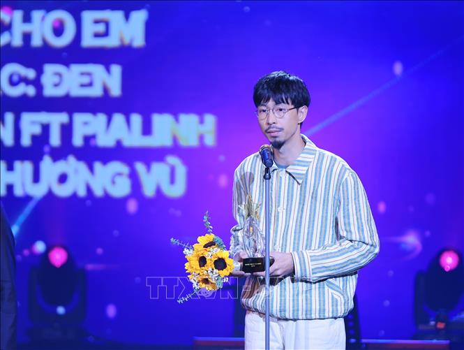 Tác giả Đen với 