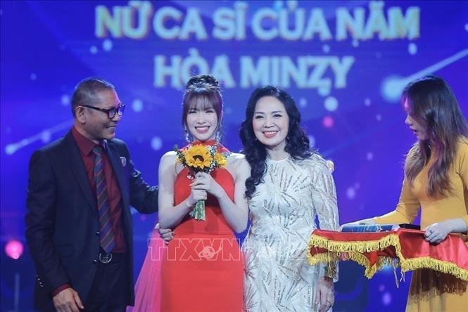 NSND Đức Long và NSND Thái Bảo trao giải thưởng hạng mục 