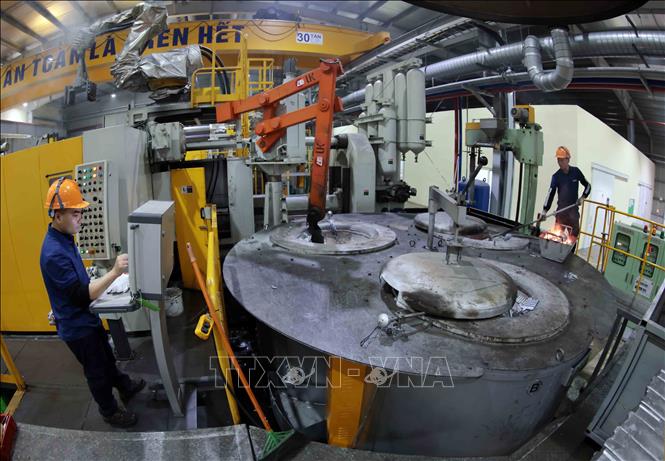 Công ty TNHH BIGL Việt Nam (vốn đầu tư của Singapore) tại KCN Sông Công II, xã Tân Quang, thành phố Sông Công chuyên sản xuất, gia công các sản phẩm linh kiện điện tử với quy mô 1,5 triệu sản phẩm/năm. Ảnh: Trần Việt - TTXVN