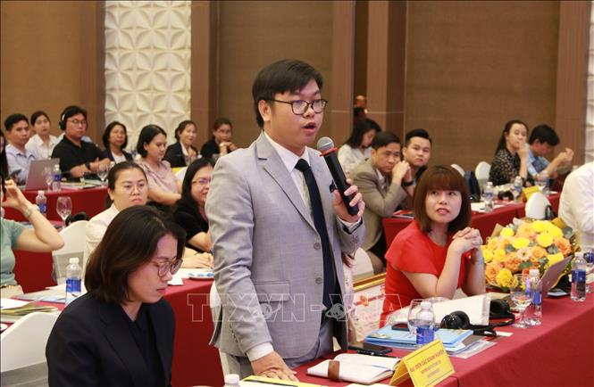 Đại diện Công ty Terumo BCT Việt Nam (Khu công nghiệp Long Đức) nêu khó khăn, bất cập khi lắp đặt điện mặt trời áp mái trong doanh nghiệp. Ảnh: Công Phong - TTXVN