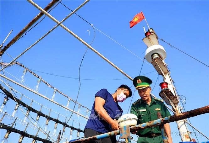 Ngành thủy sản nỗ lực tuyên truyền, kiểm tra hoạt động đánh bắt trái phép, không báo cáo và không được quản lý (IUU). Ảnh: Hồng Đạt - TTXVN