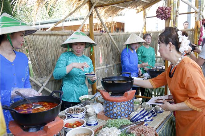 The Lost Recipes – the event to introduce and enjoy lost dishes - took place on March 28 in the south-central coastal province of Binh Thuan. VNA Photo: Nguyễn Thanh
