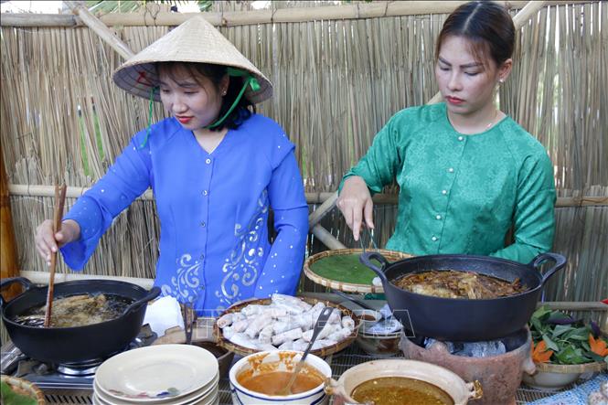 The Lost Recipes – the event to introduce and enjoy lost dishes - took place on March 28 in the south-central coastal province of Binh Thuan. VNA Photo: Nguyễn Thanh