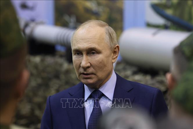 Tổng thống Nga Vladimir Putin phát biểu trong cuộc gặp với các phi công quân sự ở vùng Tver ngày 27/3/2024. Ảnh: AFP/TTXVN